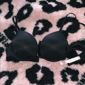 Black Victoria’s Secret push-up bra